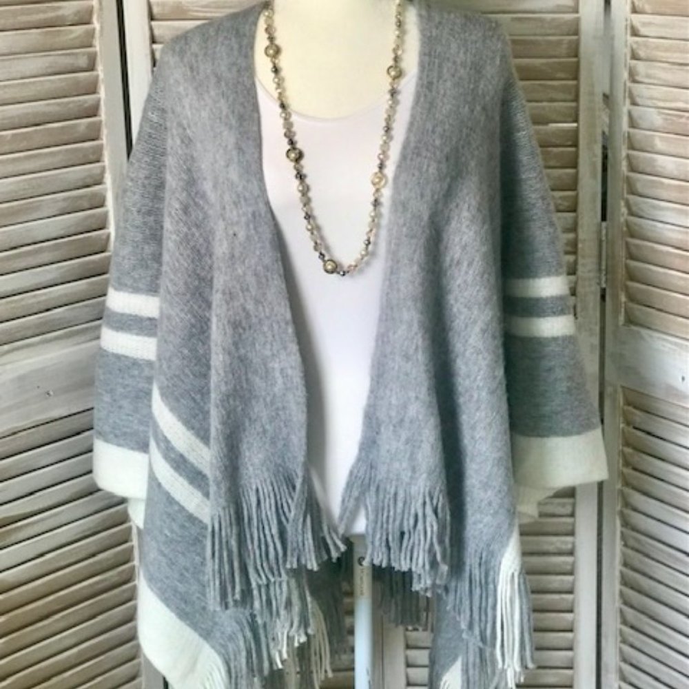 🎉HP🎉 ✴️LAST ONE✴️ ANGEL PONCHO/WRAP IN GRAY WITH CREAM… - Picture 4 of 4